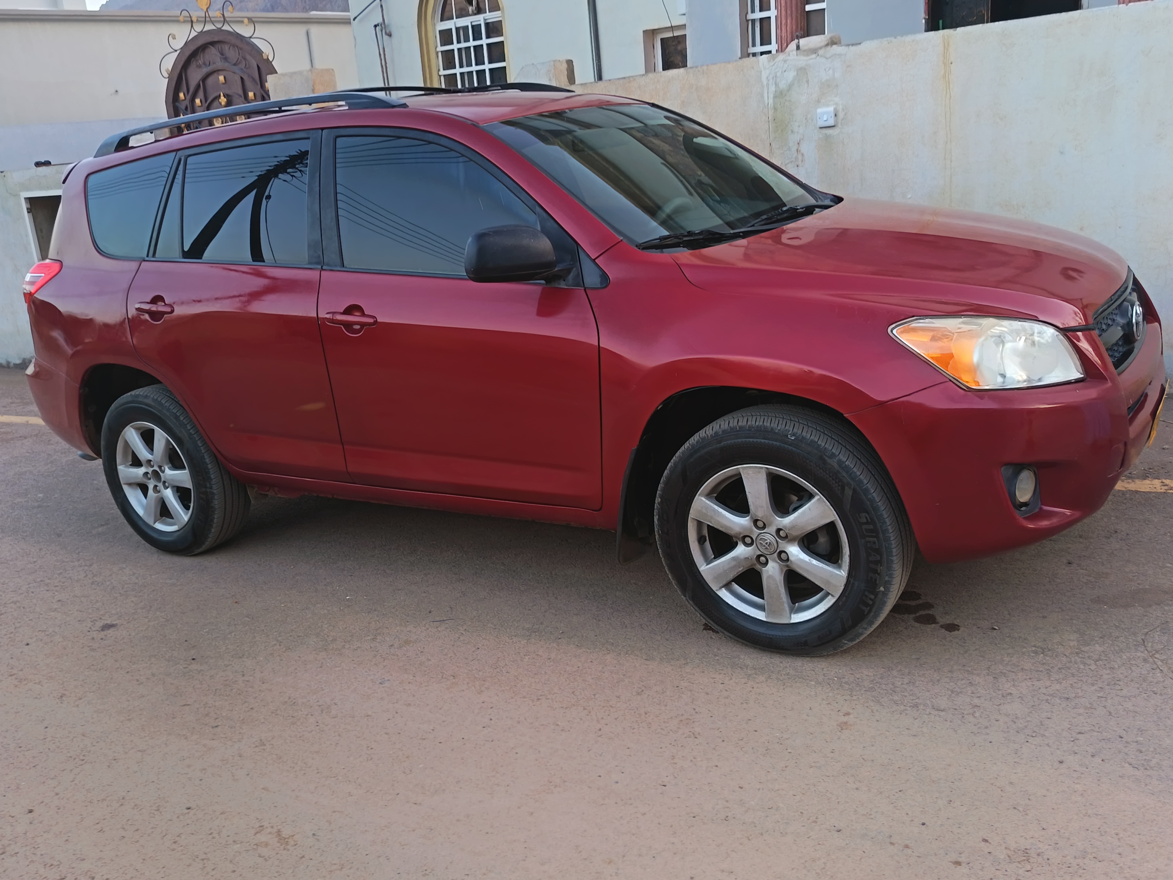 2010 Toyota Rav4 LE thumbnail 2