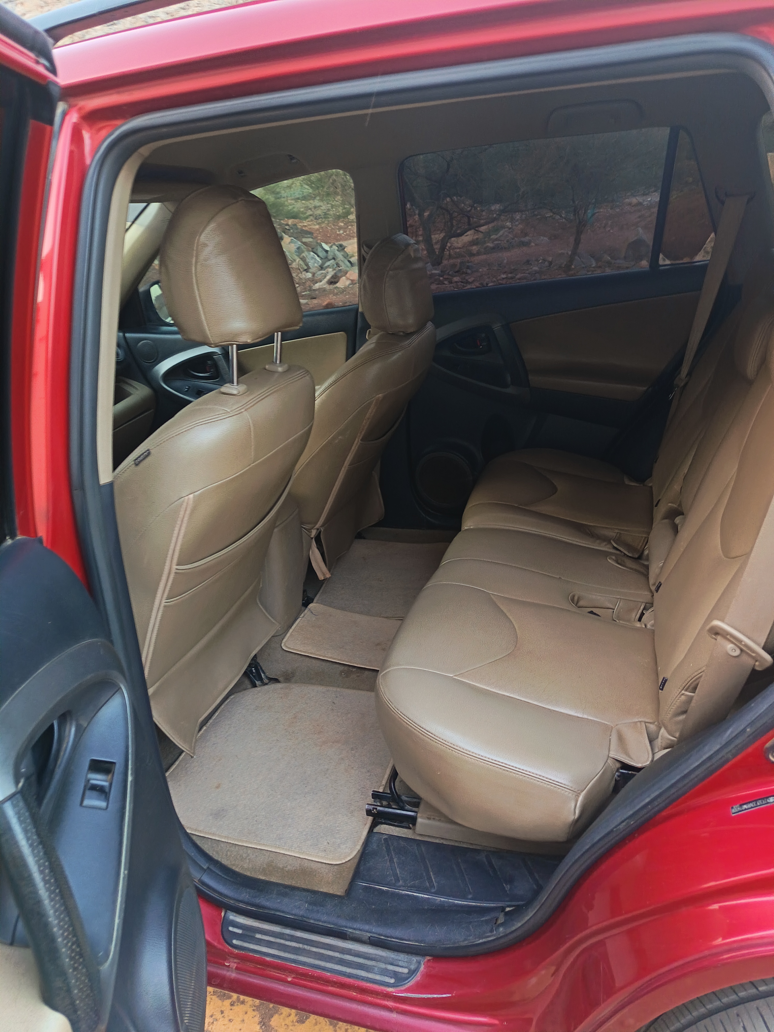2010 Toyota Rav4 LE thumbnail 4