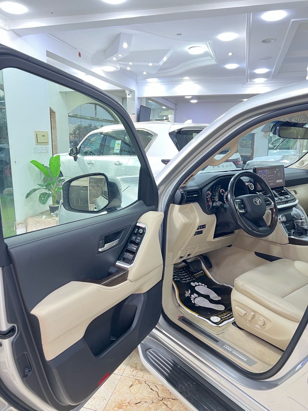 2022 Toyota Land Cruiser GXR thumbnail 9
