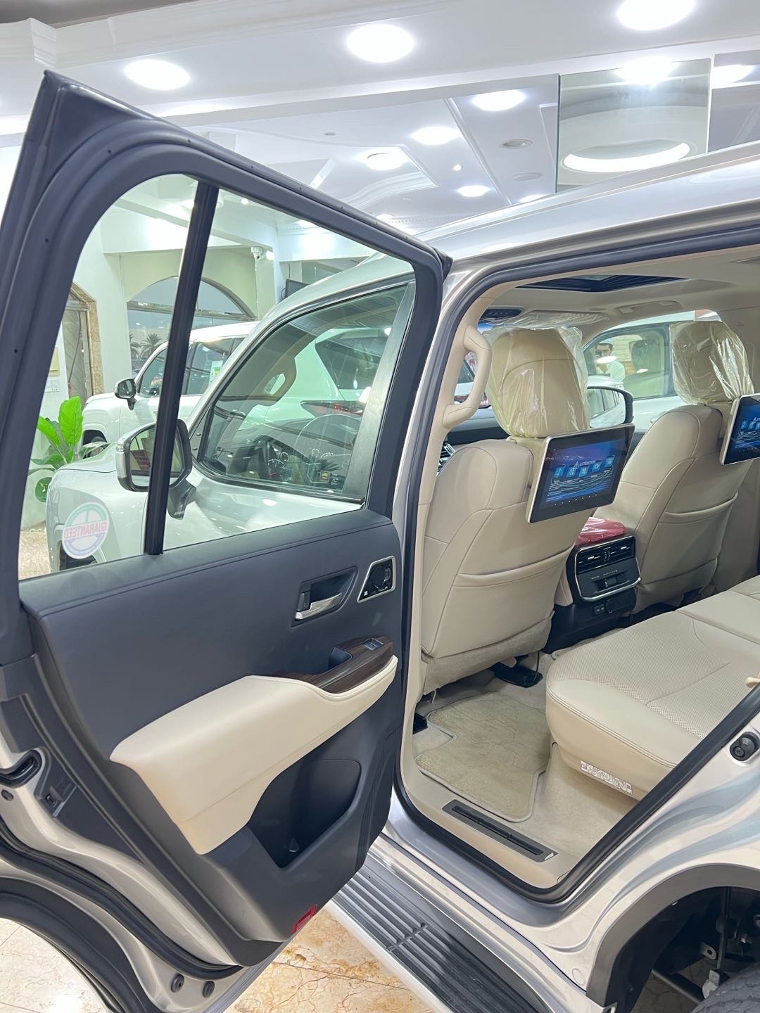 2022 Toyota Land Cruiser GXR thumbnail 12