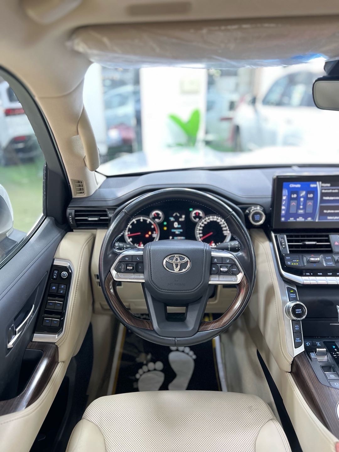 2022 Toyota Land Cruiser GXR thumbnail 16