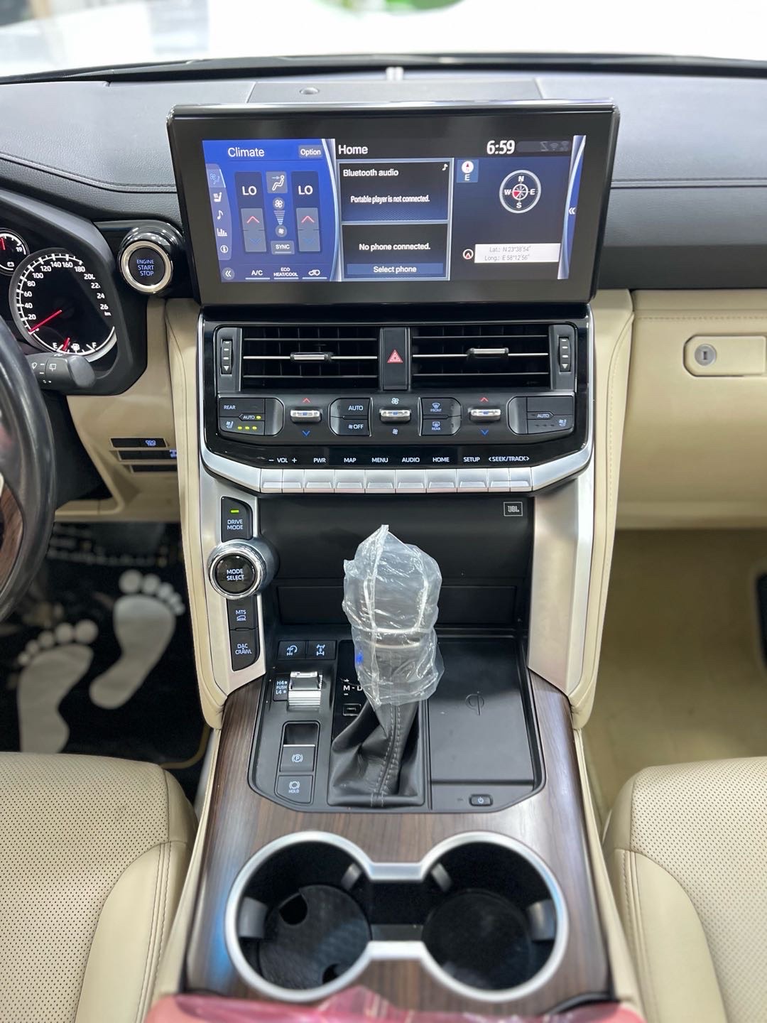 2022 Toyota Land Cruiser GXR thumbnail 17