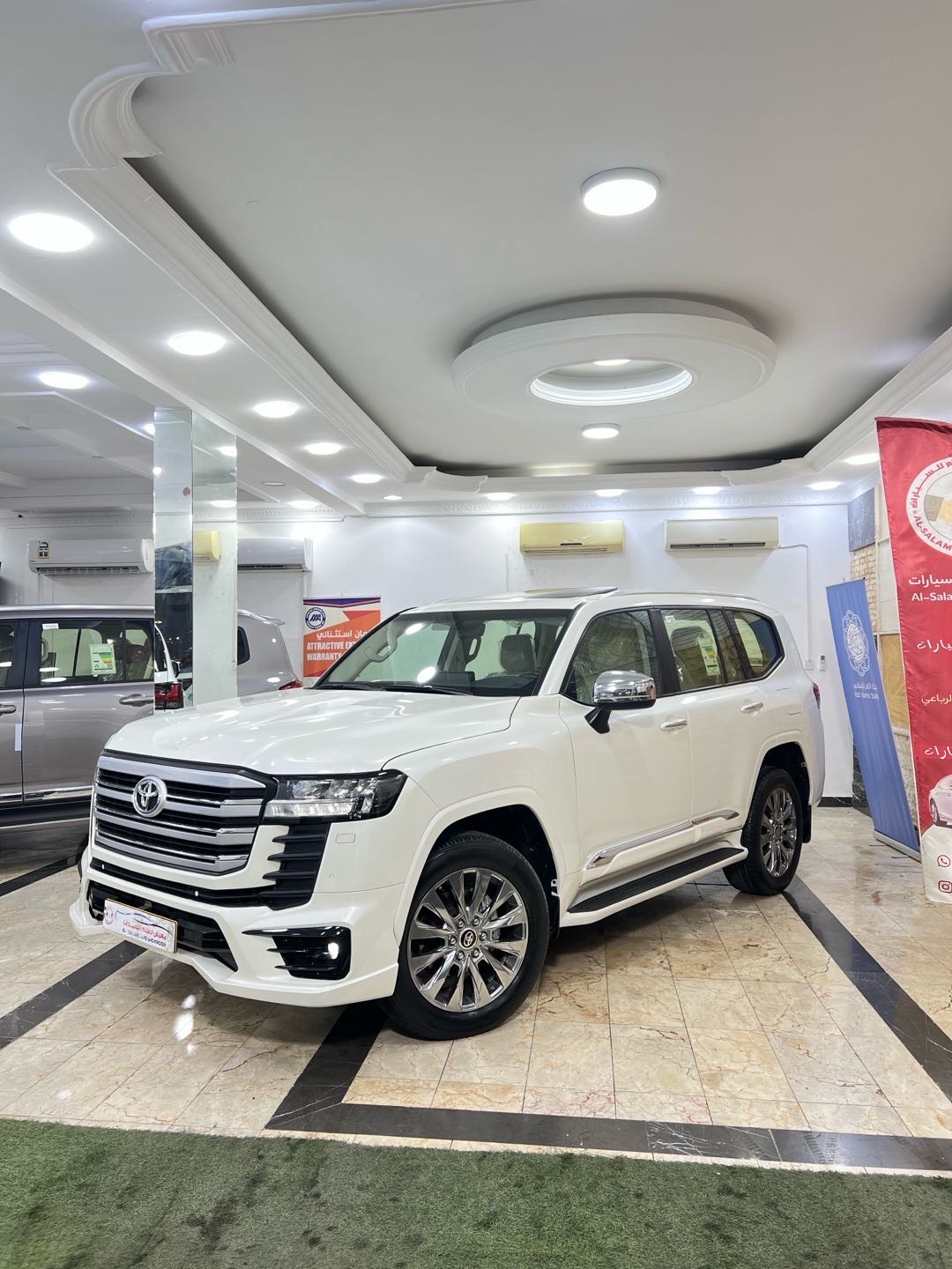 2024 Toyota Land Cruiser GXR thumbnail 3