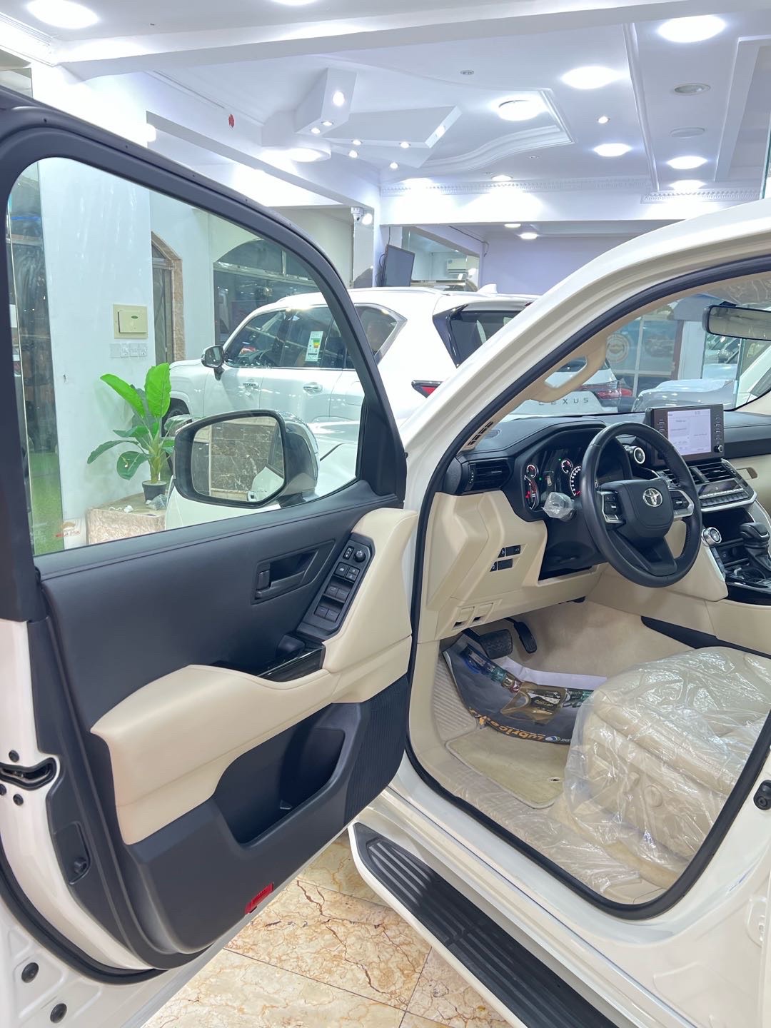 2024 Toyota Land Cruiser GXR thumbnail 8