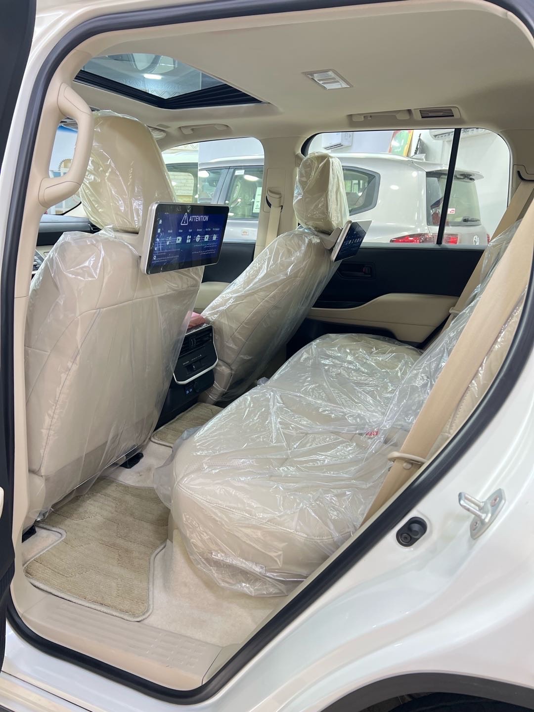 2024 Toyota Land Cruiser GXR thumbnail 12
