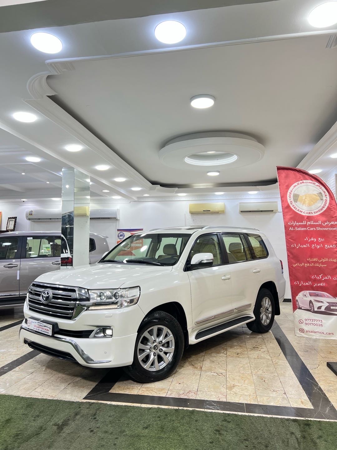 2016 Toyota Land Cruiser GXR thumbnail 2