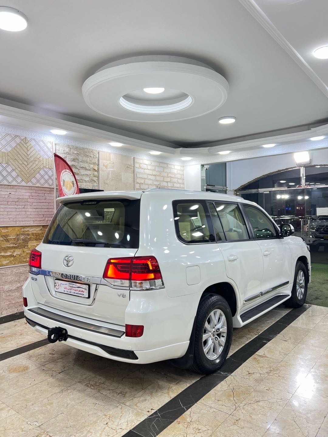 2016 Toyota Land Cruiser GXR thumbnail 6