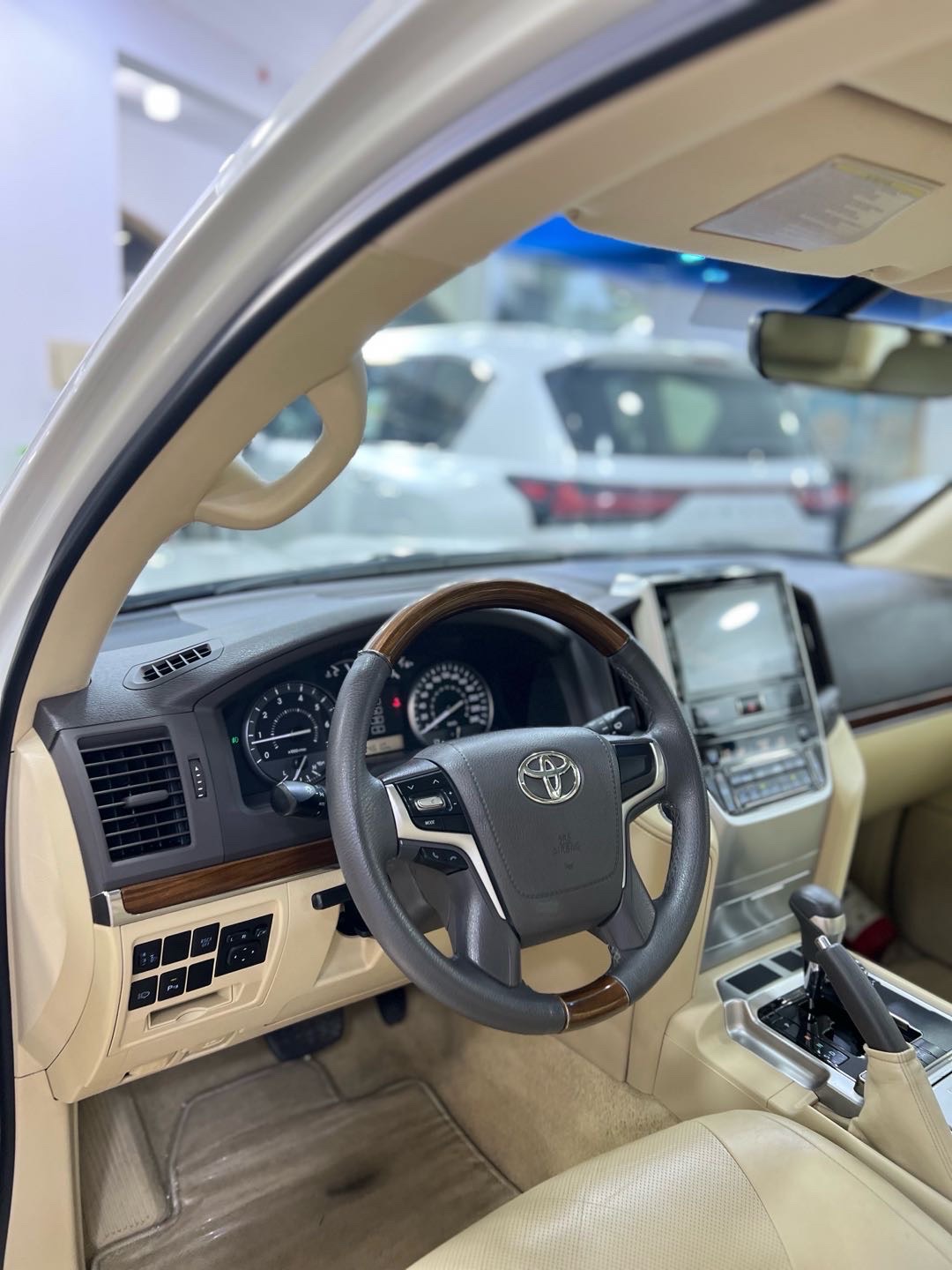 2016 Toyota Land Cruiser GXR thumbnail 7
