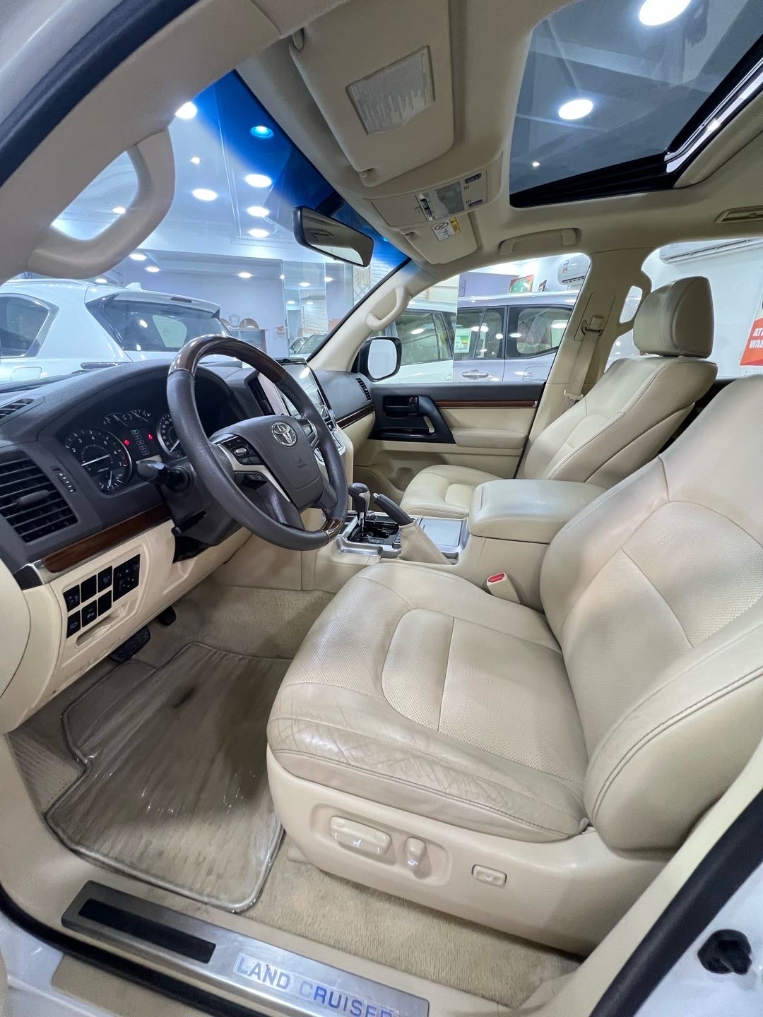 2016 Toyota Land Cruiser GXR thumbnail 9