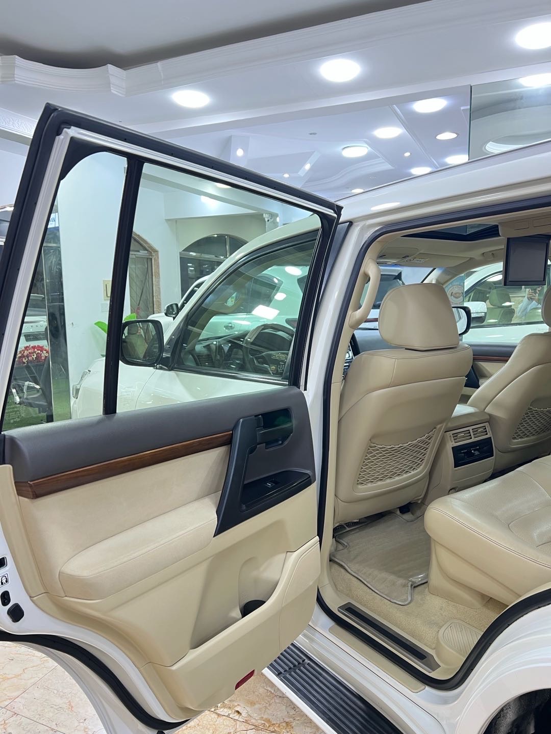 2016 Toyota Land Cruiser GXR thumbnail 10
