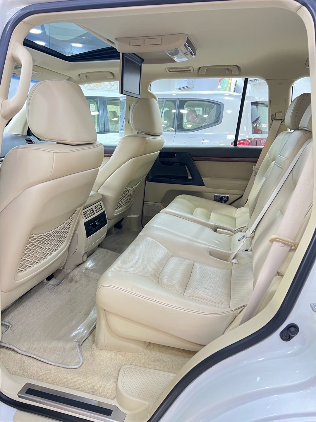 2016 Toyota Land Cruiser GXR thumbnail 11