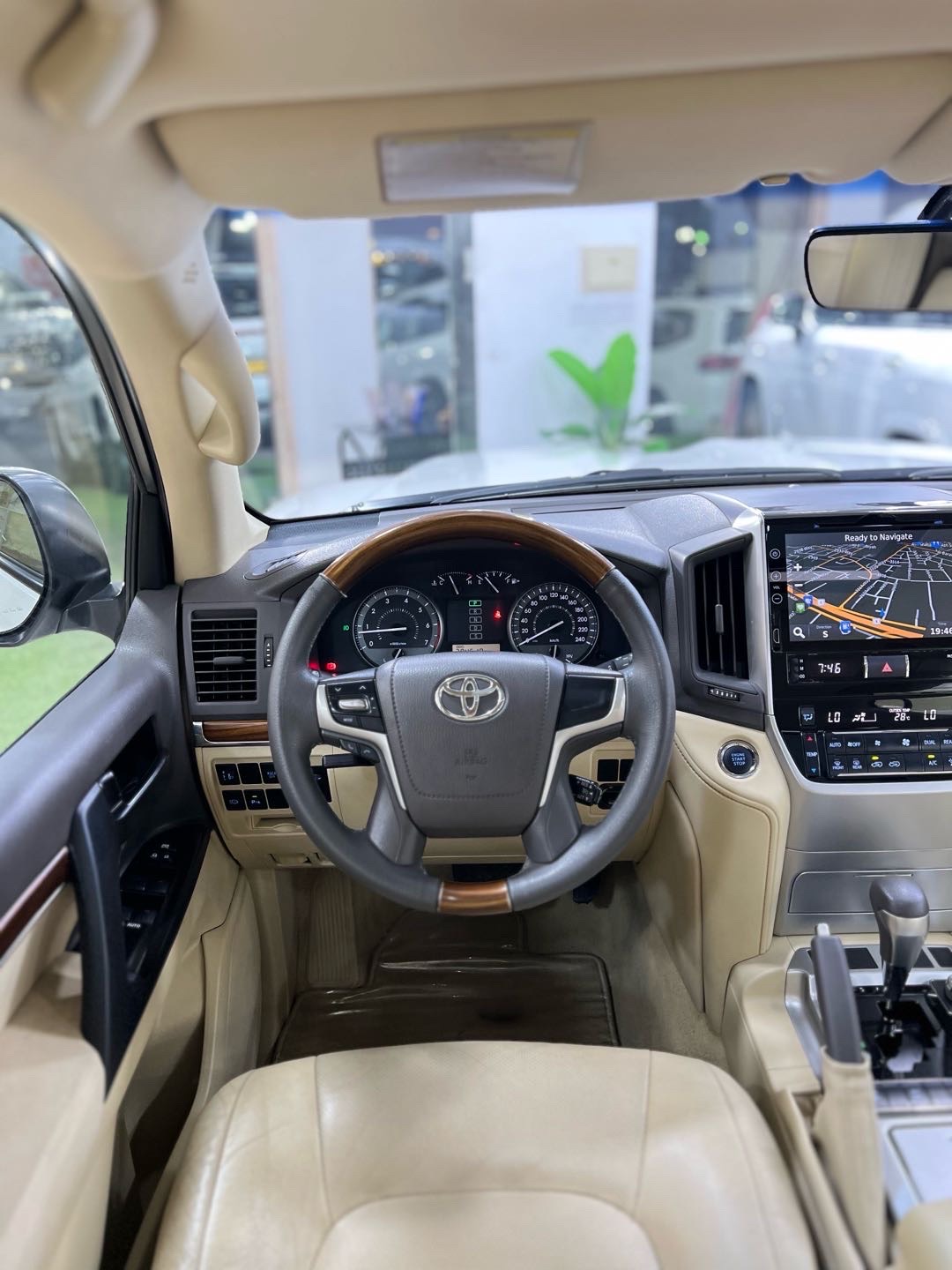 2016 Toyota Land Cruiser GXR thumbnail 14