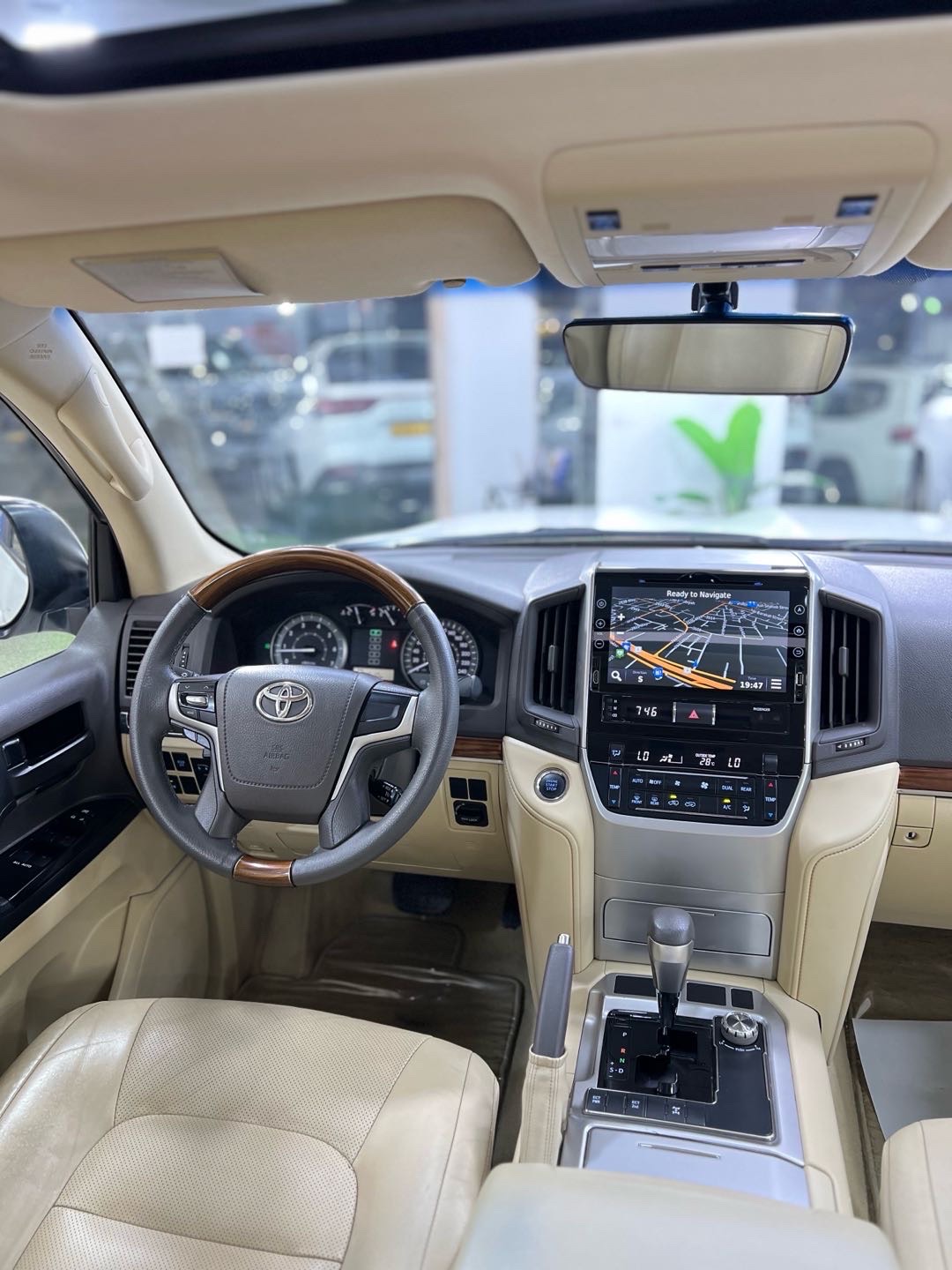 2016 Toyota Land Cruiser GXR thumbnail 15