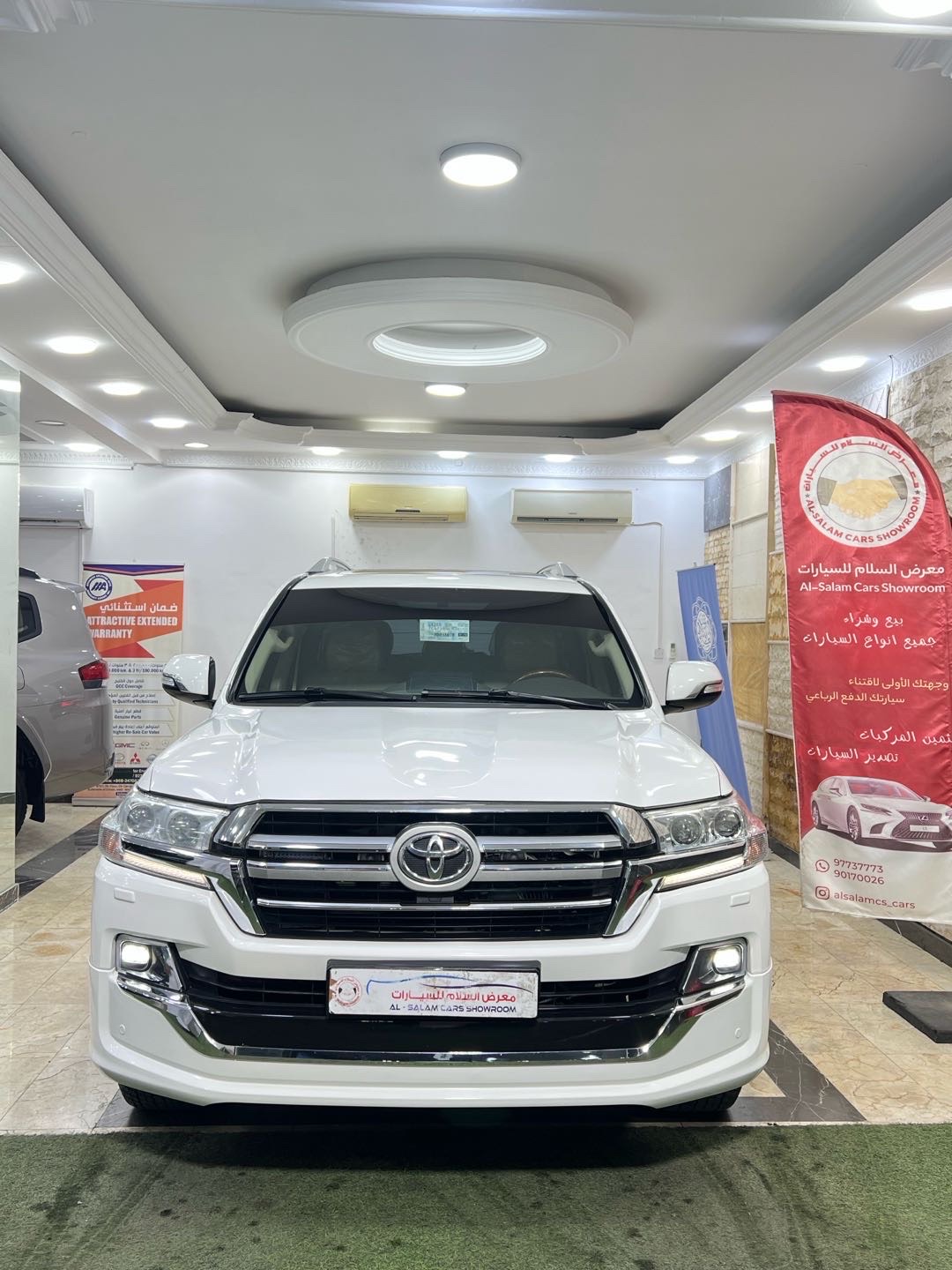 2018 Toyota Land Cruiser GXR thumbnail 3