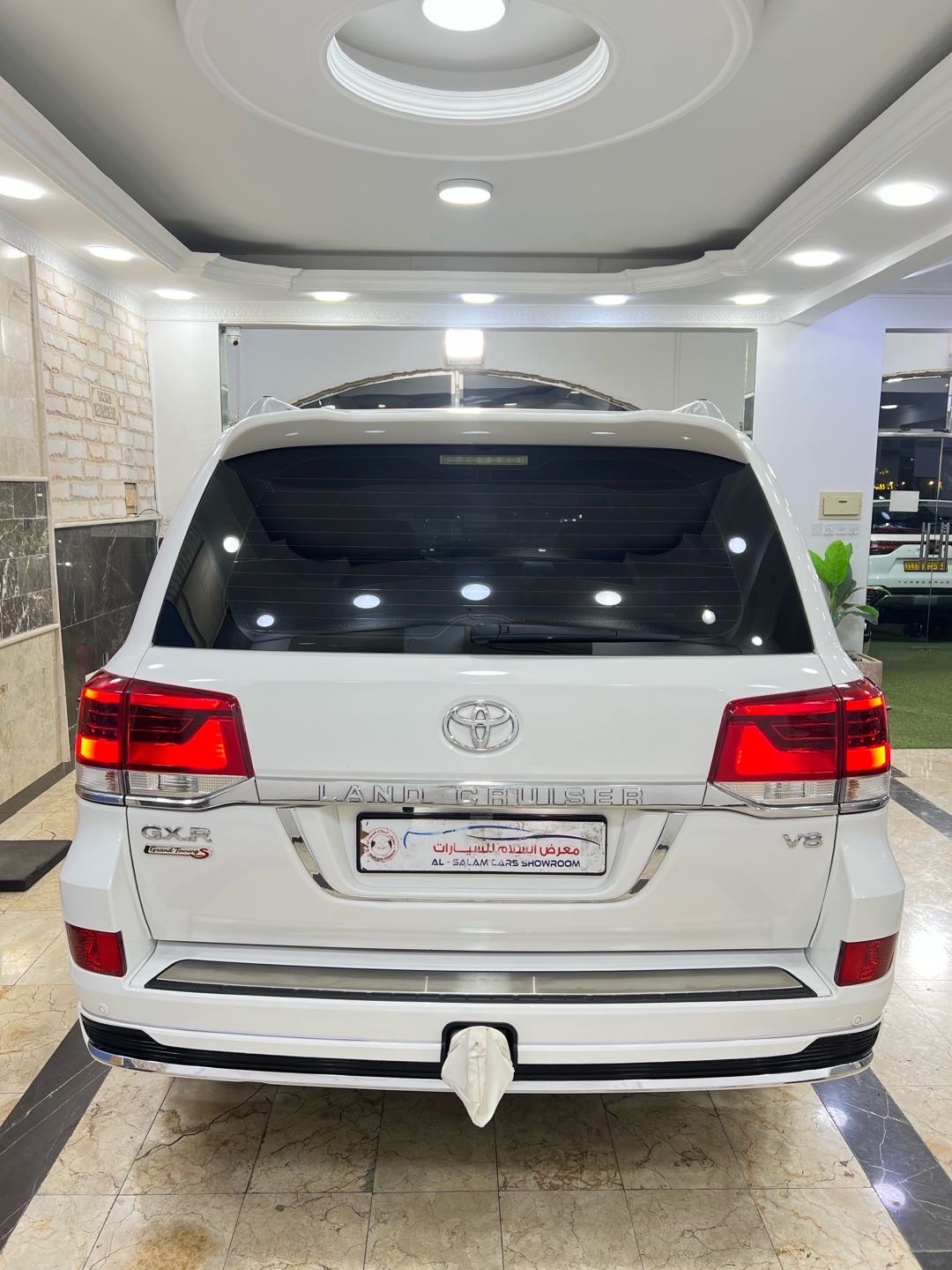 2018 Toyota Land Cruiser GXR thumbnail 4
