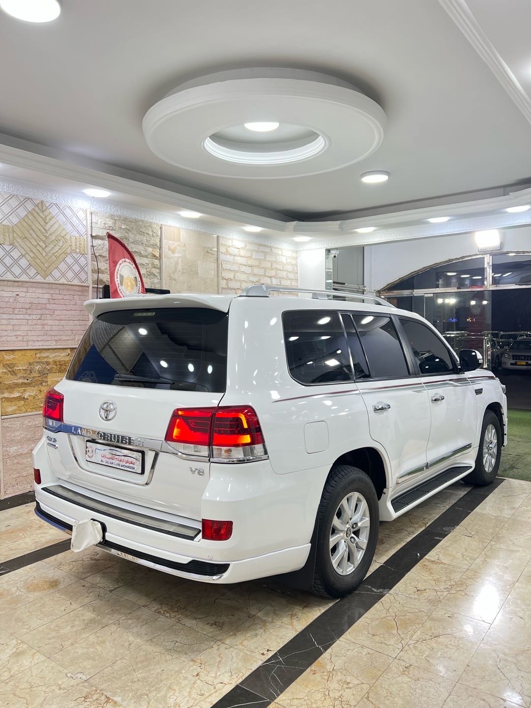 2018 Toyota Land Cruiser GXR thumbnail 6