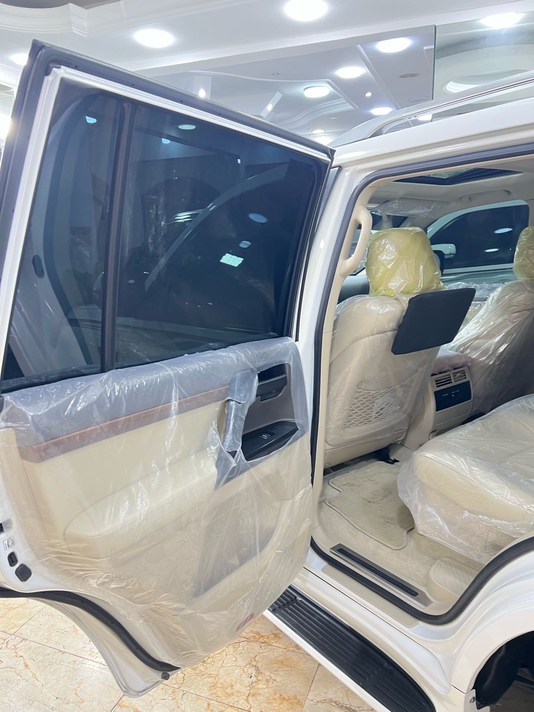 2018 Toyota Land Cruiser GXR thumbnail 10