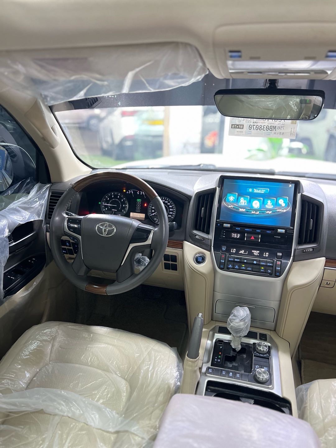 2018 Toyota Land Cruiser GXR thumbnail 14