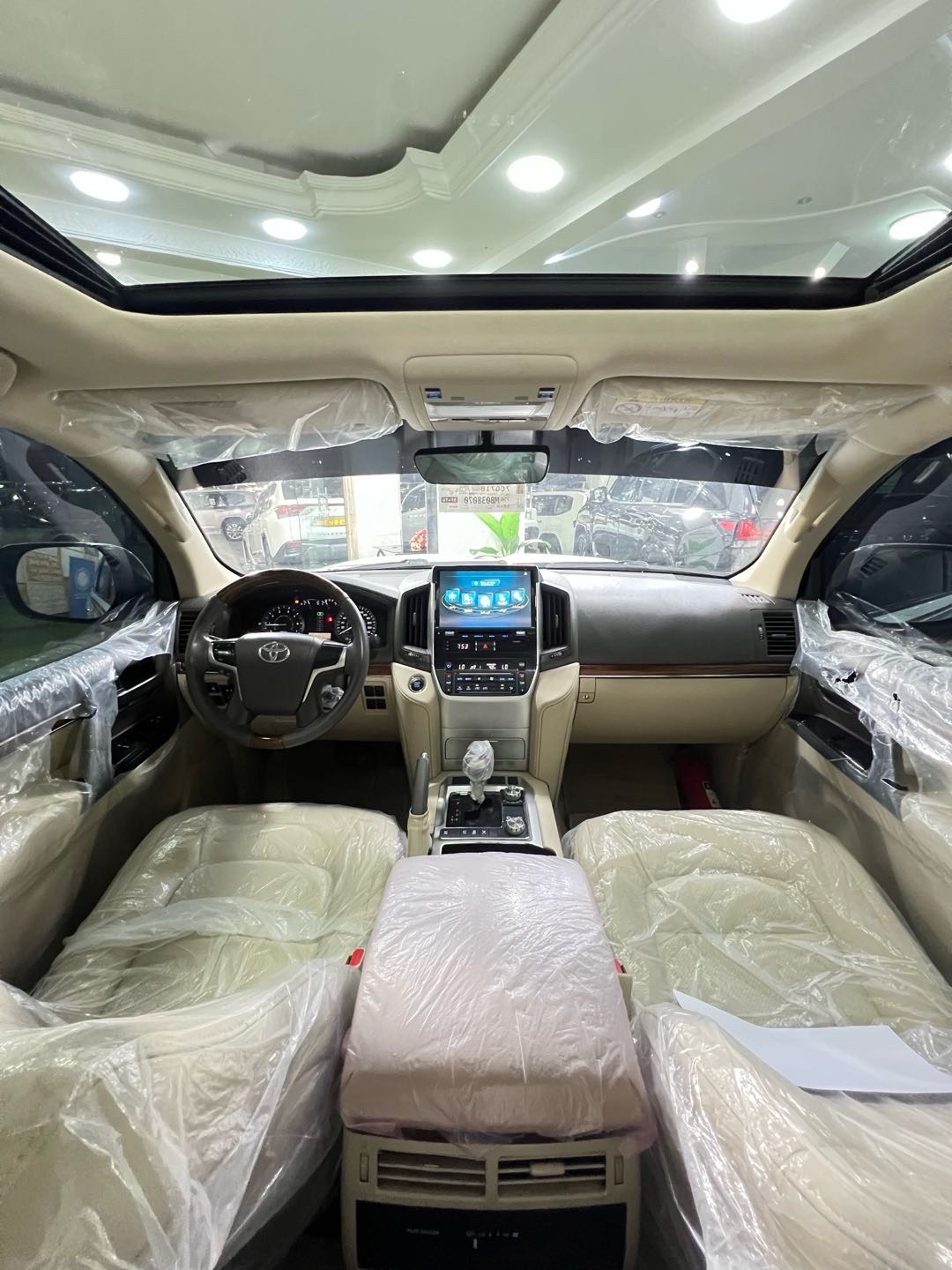 2018 Toyota Land Cruiser GXR thumbnail 15