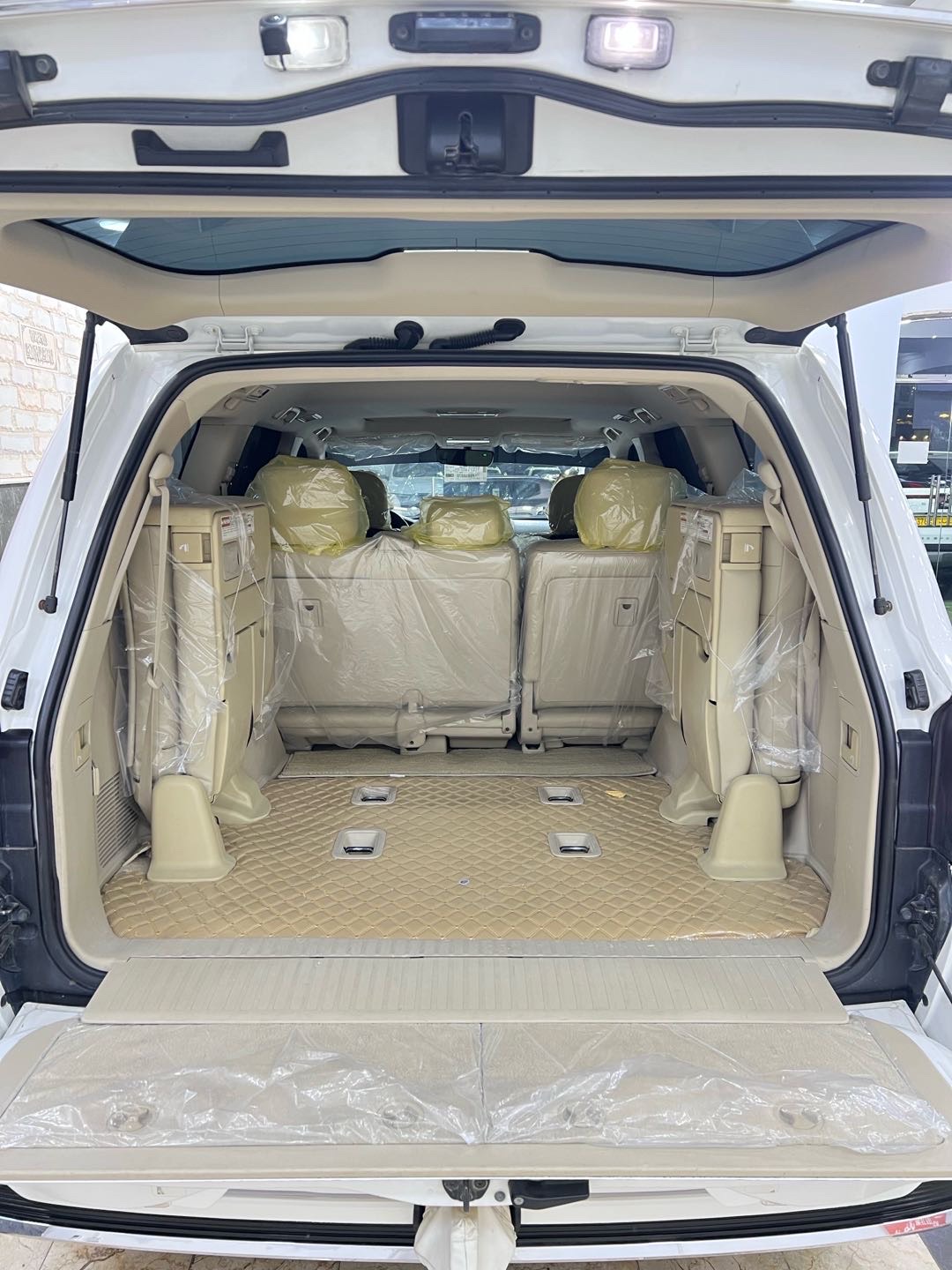 2018 Toyota Land Cruiser GXR thumbnail 16