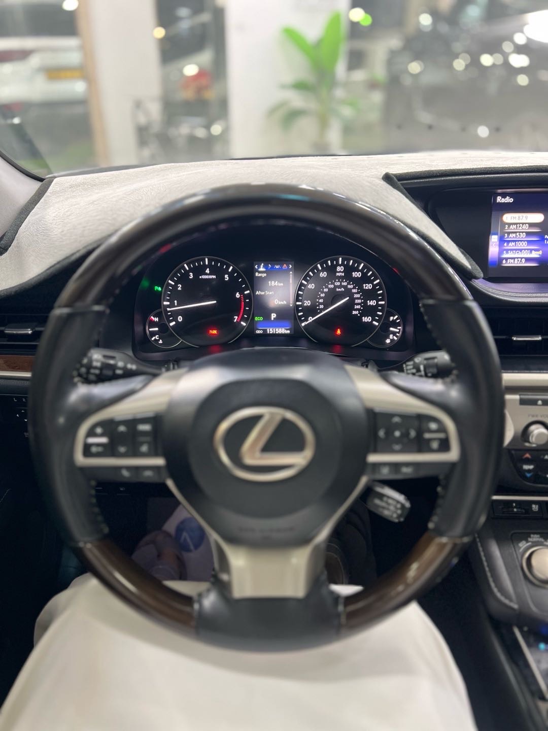 2017 Lexus ES 350 thumbnail 12