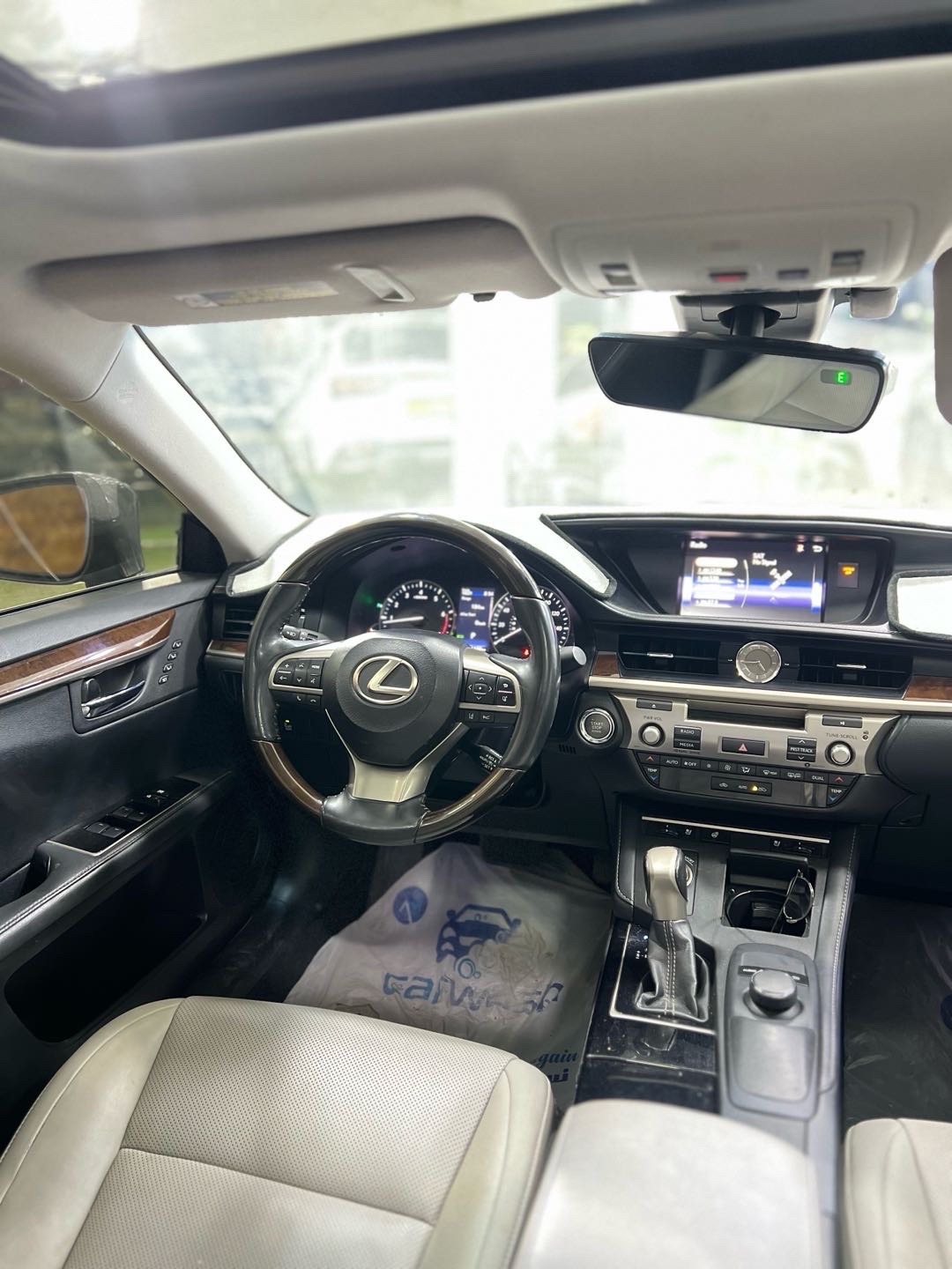 2017 Lexus ES 350 thumbnail 14