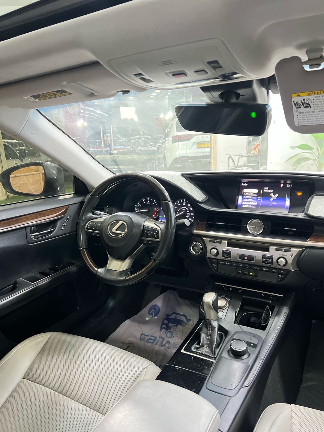 2017 Lexus ES 350 thumbnail 15