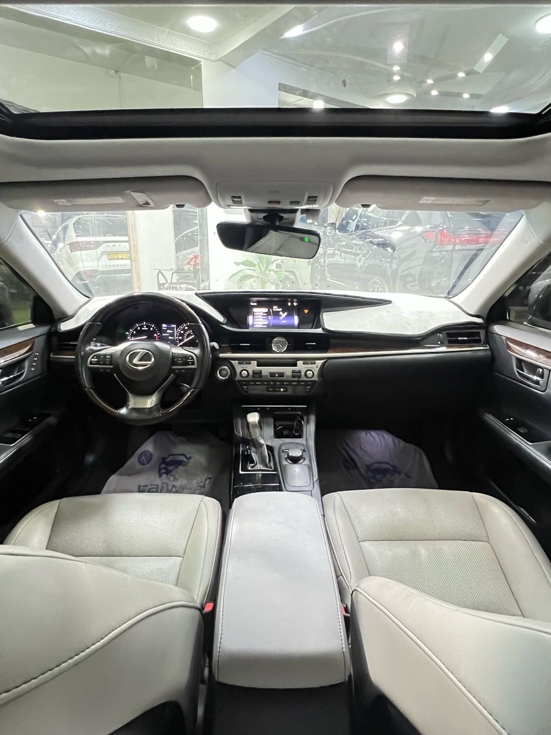 2017 Lexus ES 350 thumbnail 16