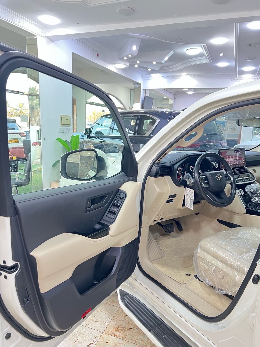 2024 Toyota Land Cruiser GXR thumbnail 9