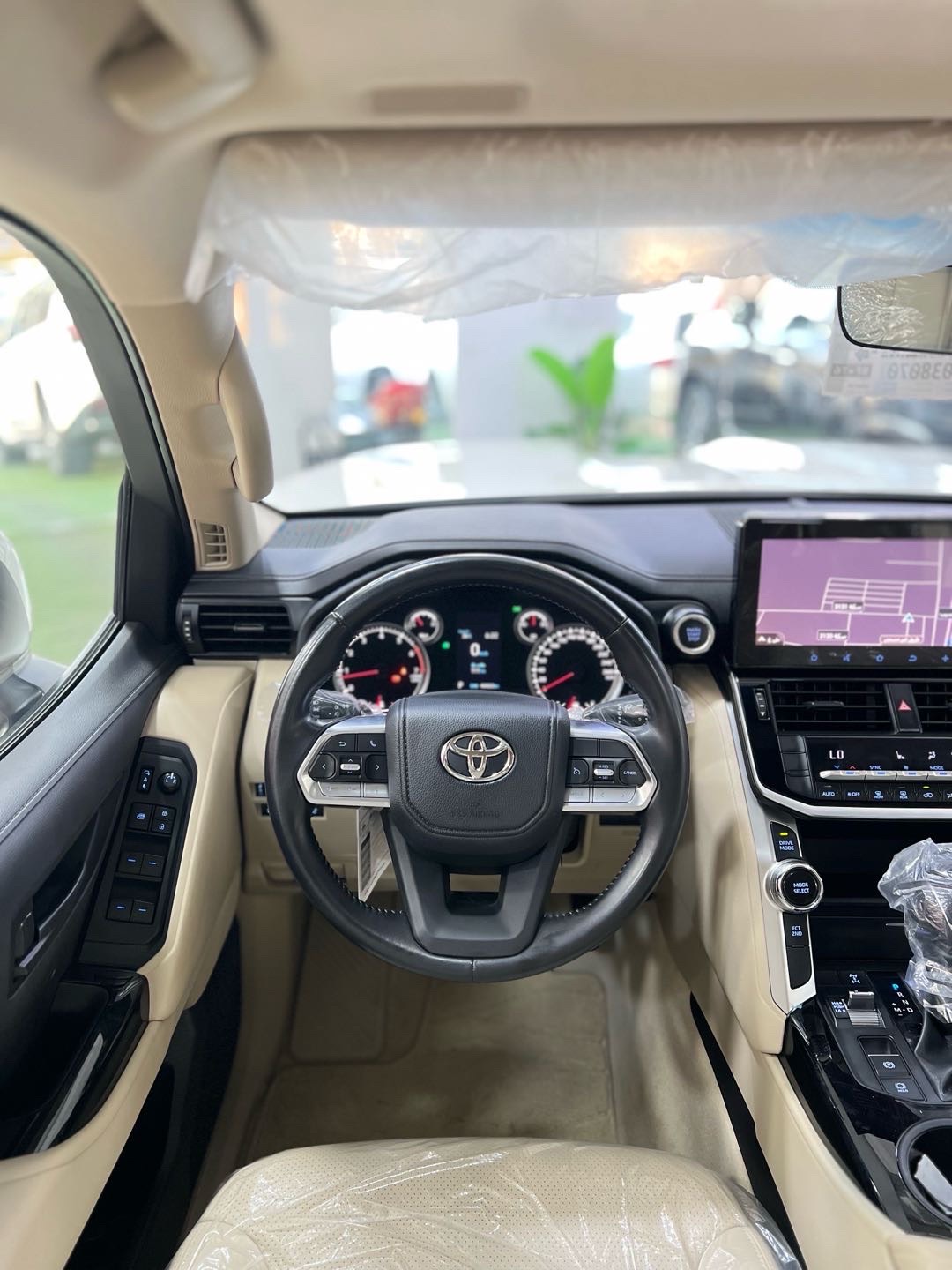 2024 Toyota Land Cruiser GXR thumbnail 16