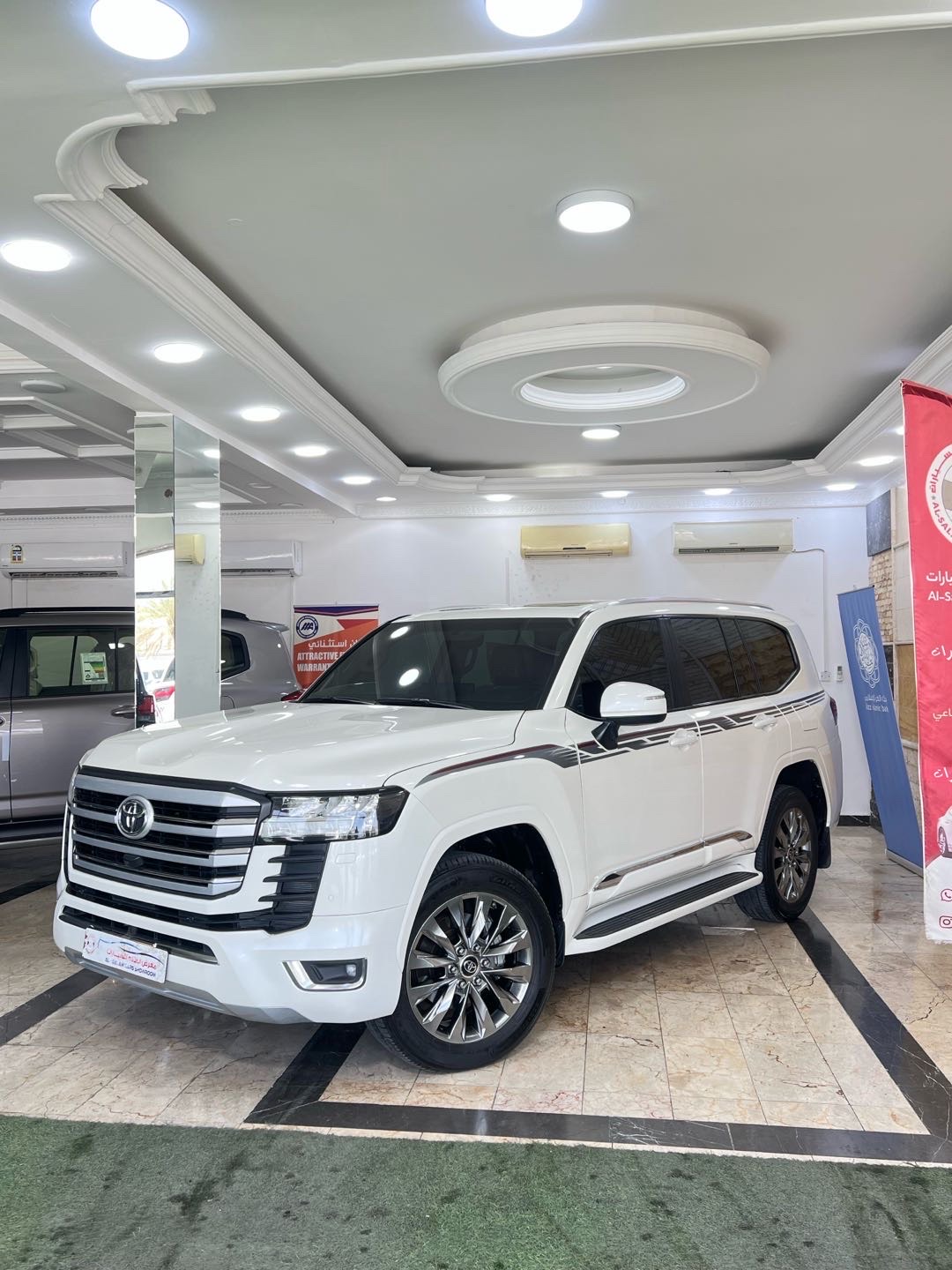 2023 Toyota Land Cruiser GXR thumbnail 2