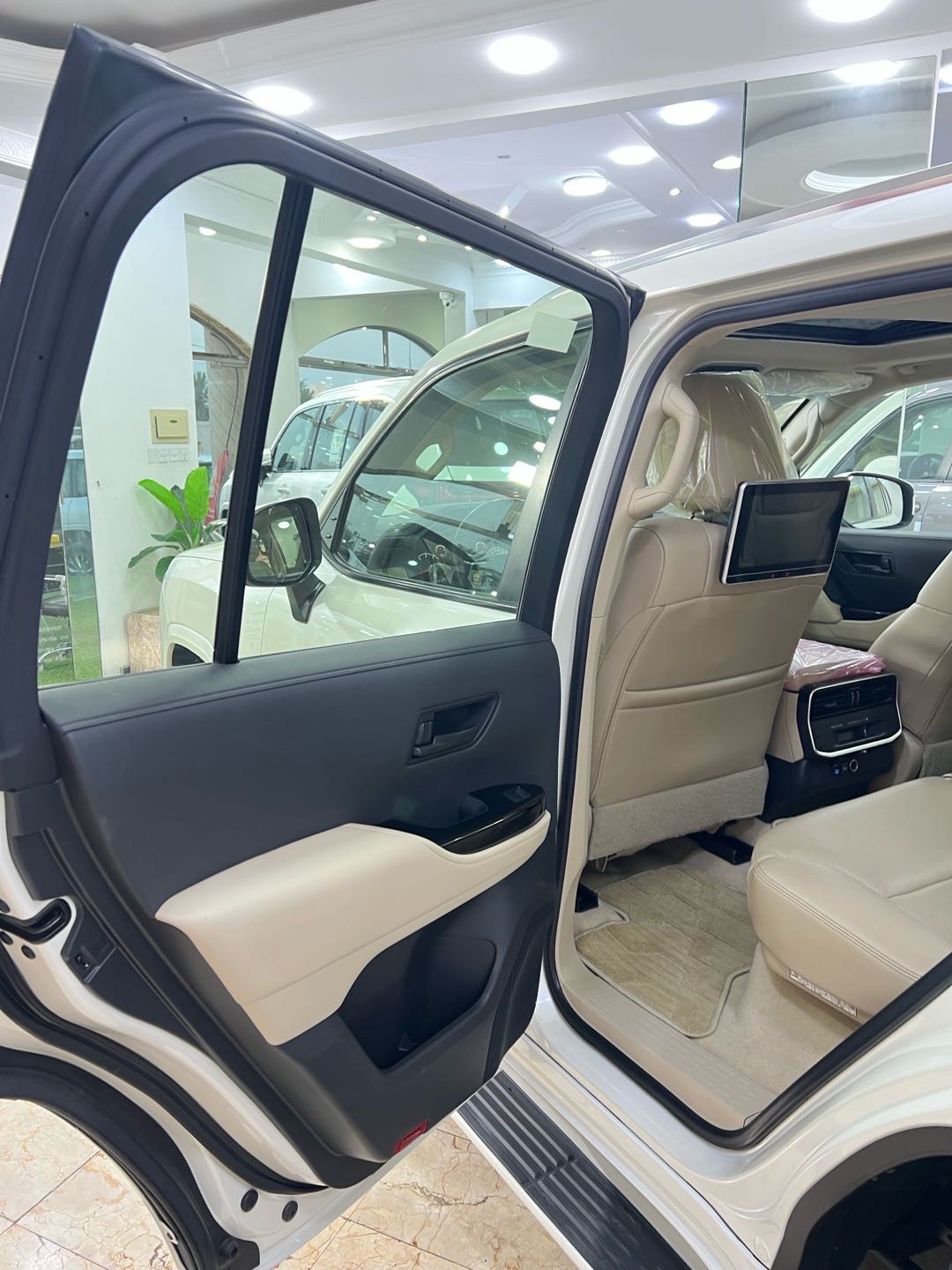 2022 Toyota Land Cruiser GXR thumbnail 10