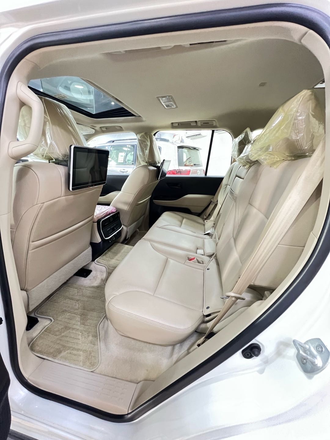 2022 Toyota Land Cruiser GXR thumbnail 11