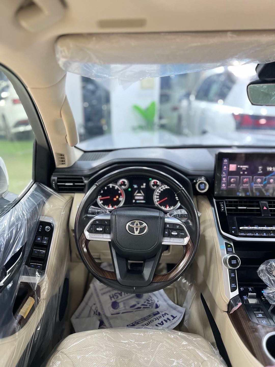 2022 Toyota Land Cruiser GXR thumbnail 16