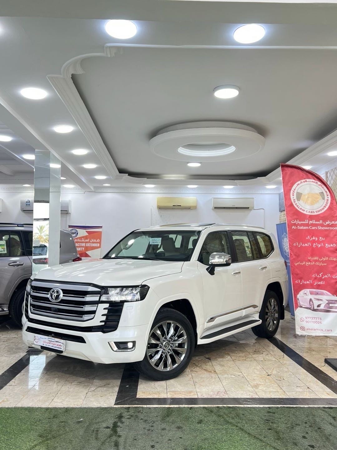 2024 Toyota Land Cruiser GXR thumbnail 2