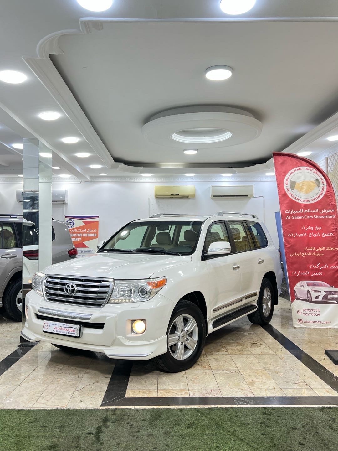 2014 Toyota Land Cruiser GXR thumbnail 2
