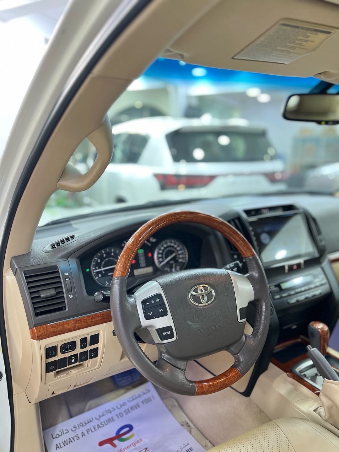 2014 Toyota Land Cruiser GXR thumbnail 9