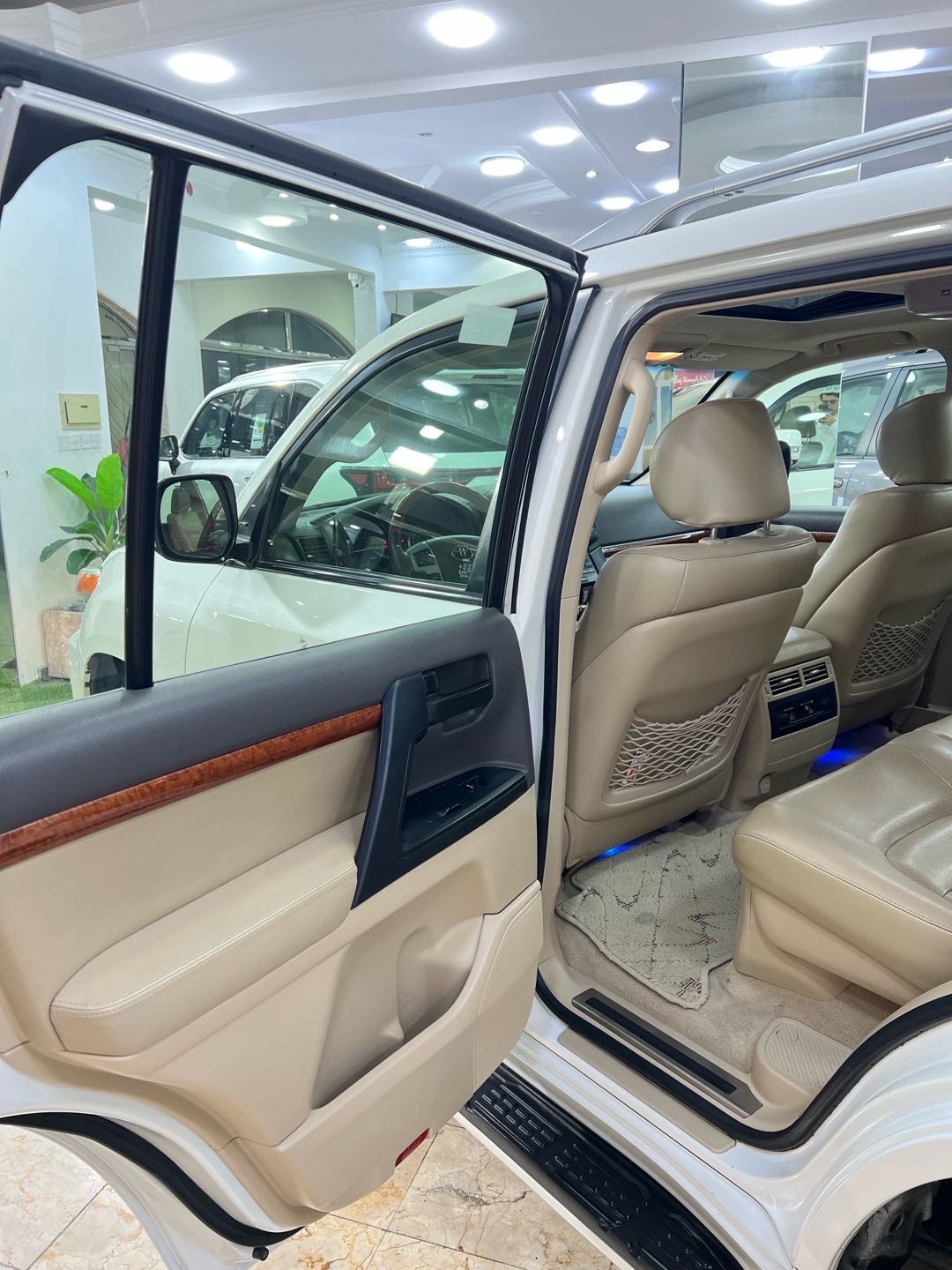 2014 Toyota Land Cruiser GXR thumbnail 10