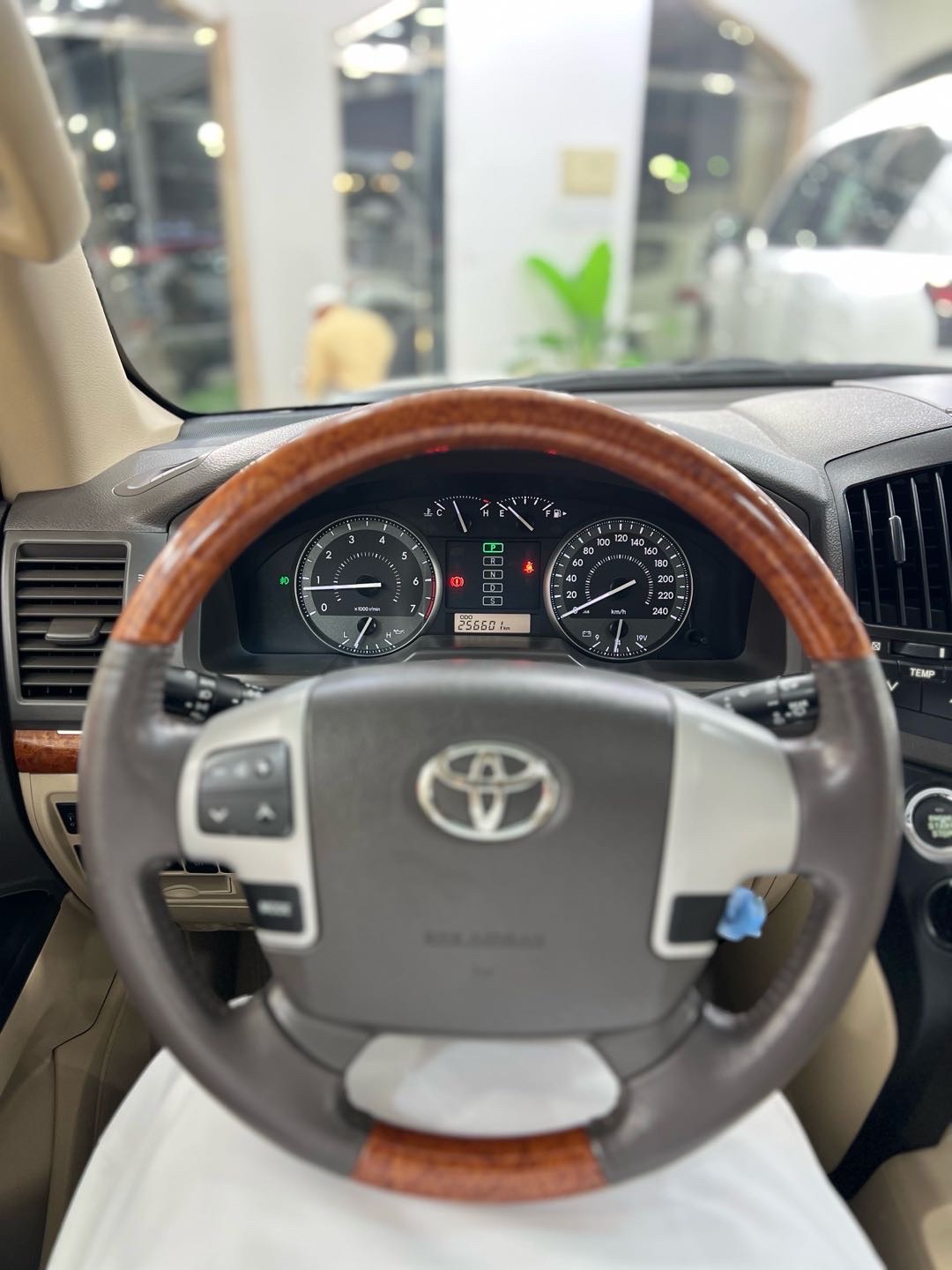 2014 Toyota Land Cruiser GXR thumbnail 13