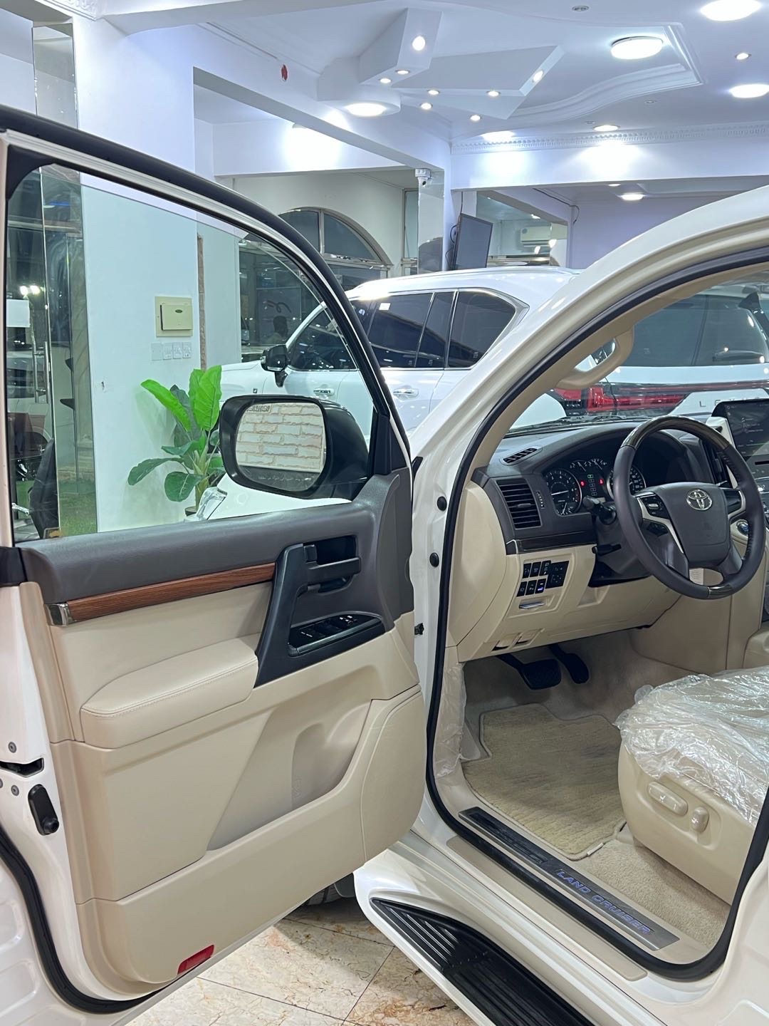 2021 Toyota Land Cruiser GXR thumbnail 8