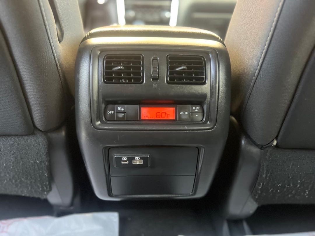 2020 Nissan Pathfinder SV thumbnail 4
