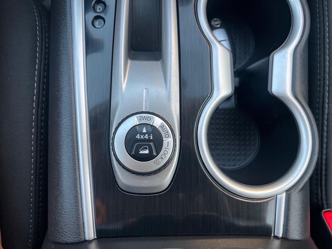 2020 Nissan Pathfinder SV thumbnail 8