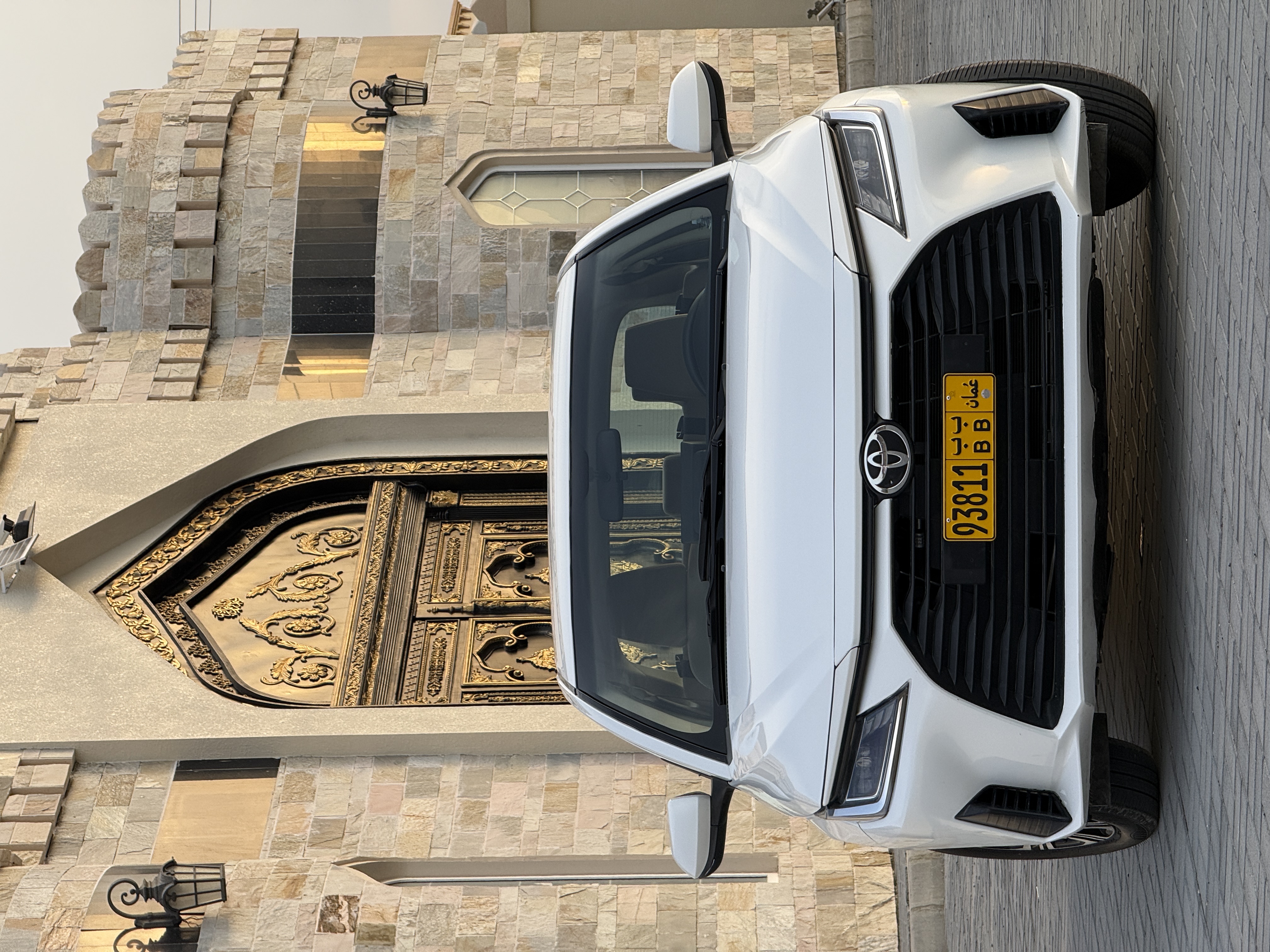 2024 Toyota Yaris L thumbnail 10