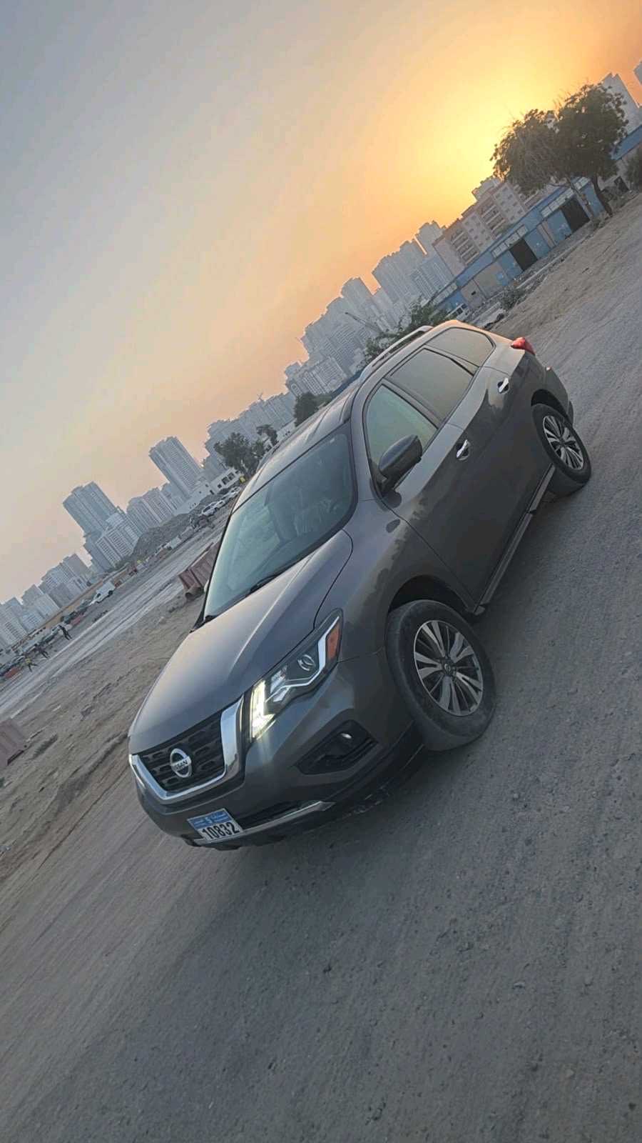 2020 Nissan Pathfinder SL thumbnail 2