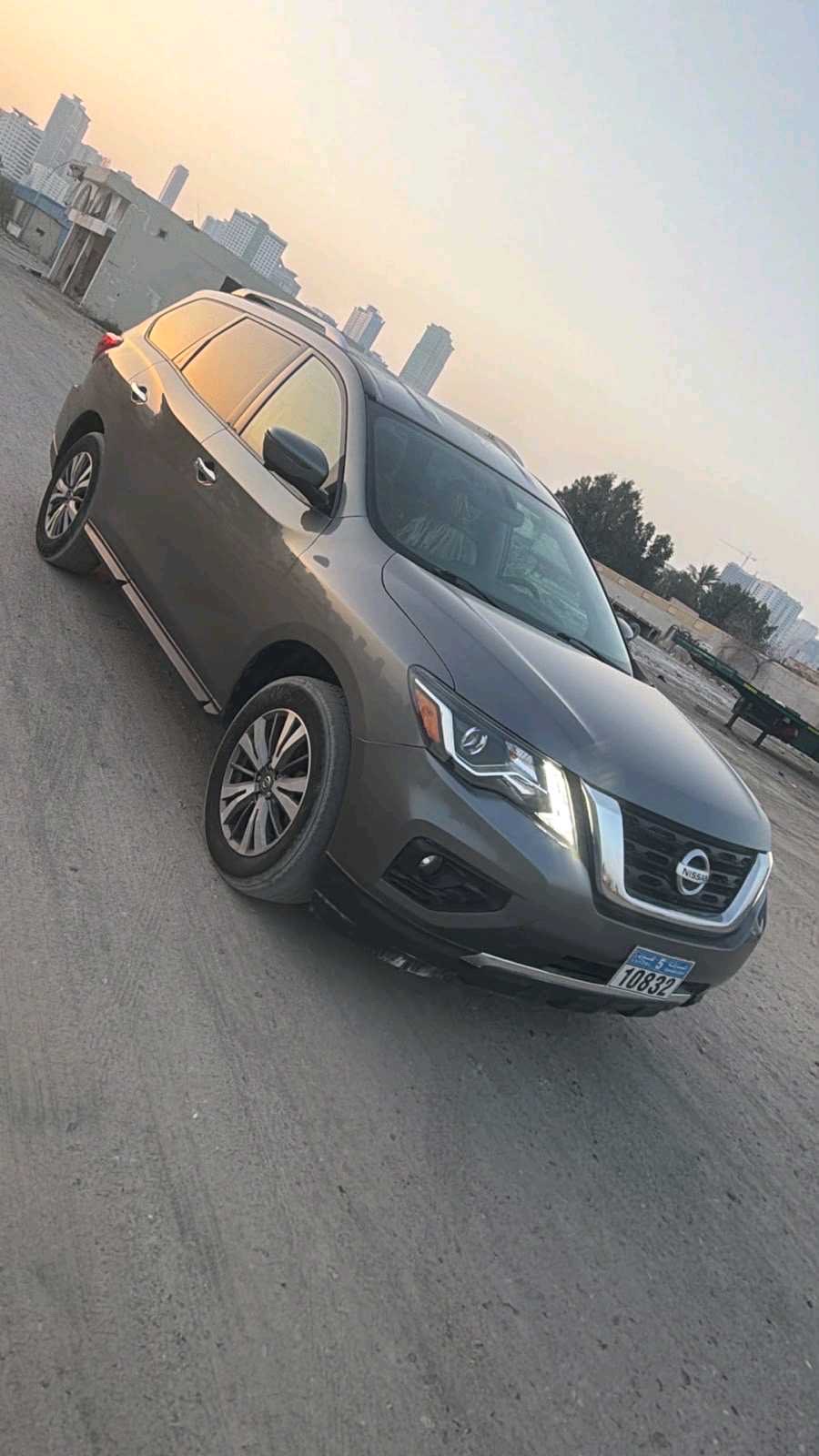 2020 Nissan Pathfinder SL thumbnail 3