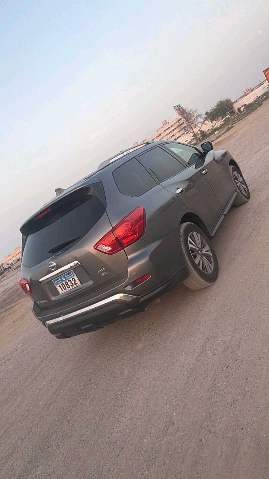 2020 Nissan Pathfinder SL thumbnail 4