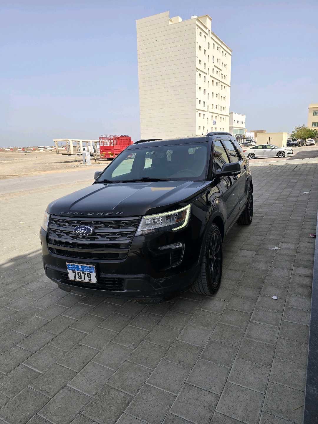 2018 Ford Explorer SL thumbnail 2