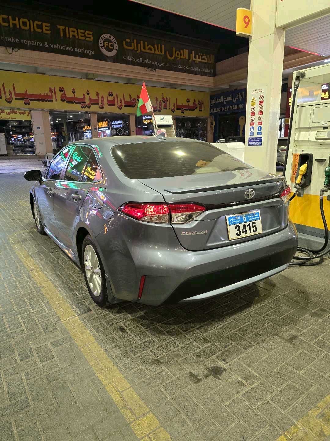 2020 Toyota Corolla LE thumbnail 3