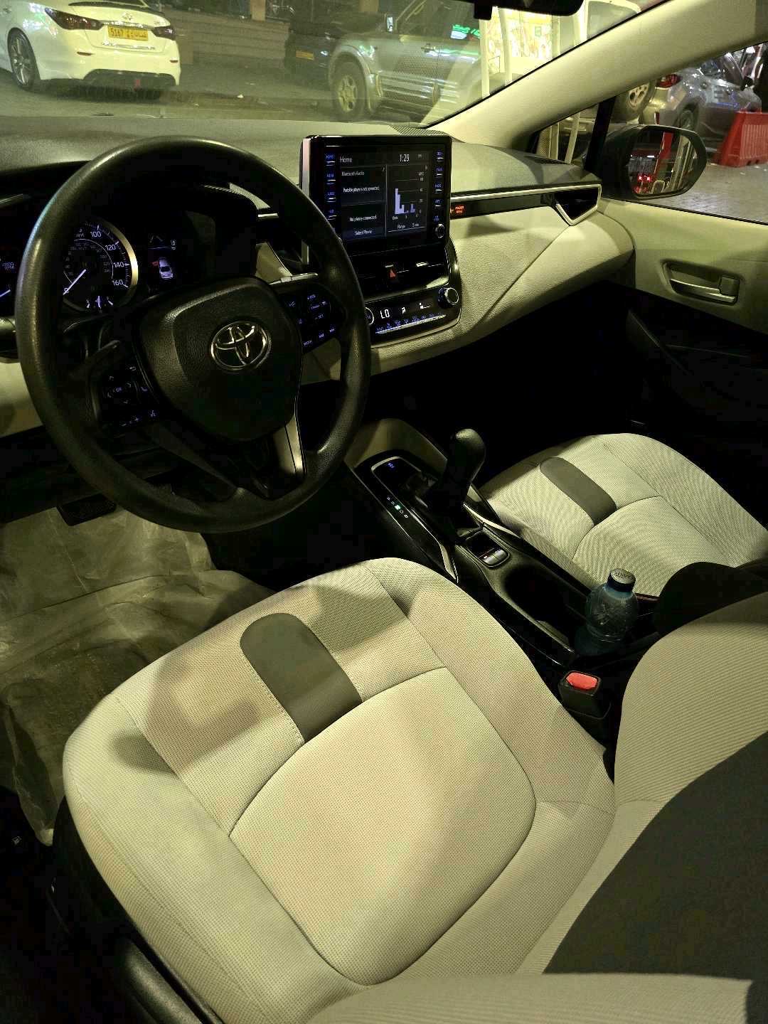 2020 Toyota Corolla LE thumbnail 6