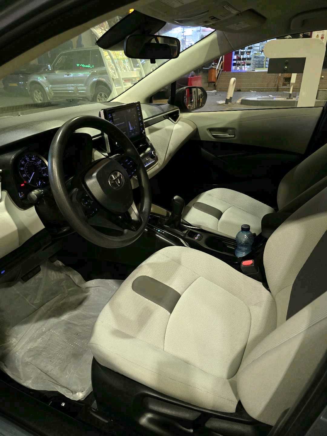 2020 Toyota Corolla LE thumbnail 8